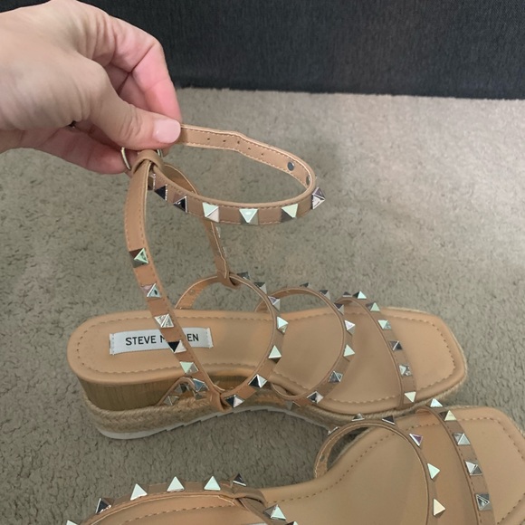 Steve Madden Sandals. - Picture 2 of 4